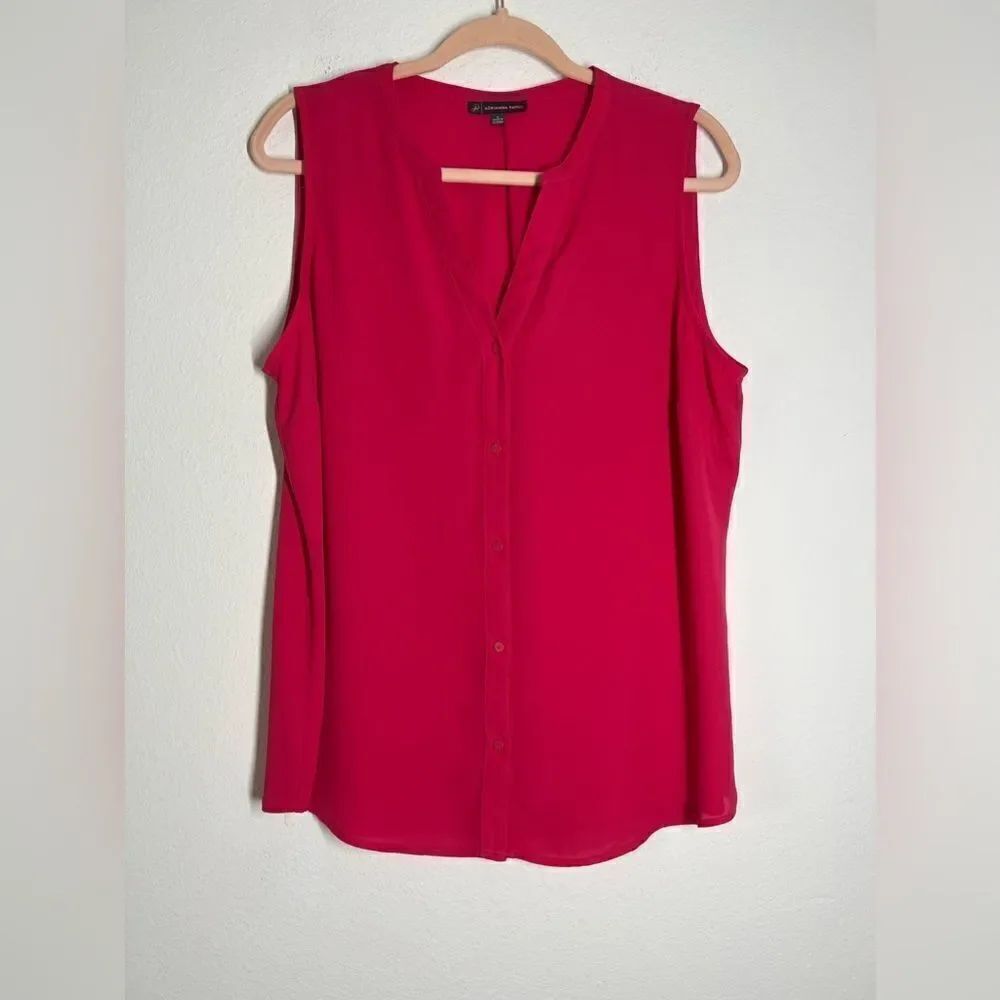 Adrianna Papell VNeck SleevelessButton Down Blouse Top in Dark Pink Size L
